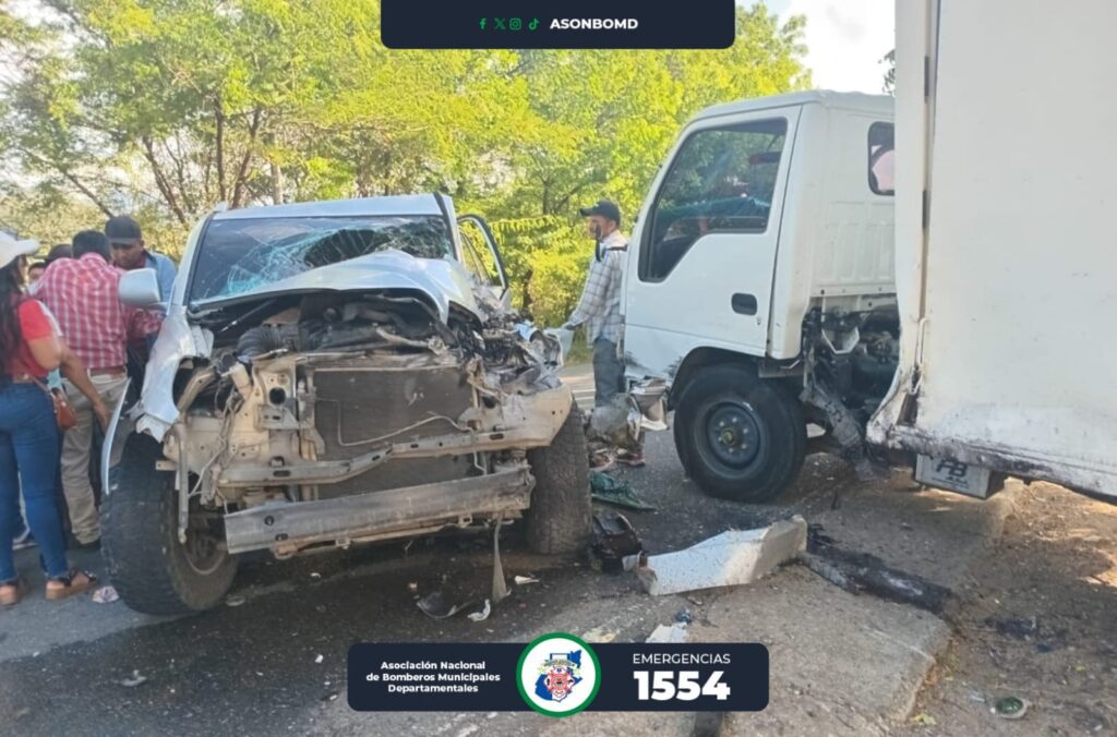 Una persona herida dejó el choque entre un camión y una camioneta tipo ...