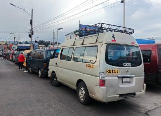 Usuarios se quedan sin transporte urbano tras suspensión de labores en Quetzaltenango