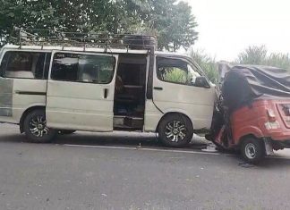 Dos personas resultan gravemente heridas en colisión entre mototaxi y microbús en San Antonio Suchitepéquez